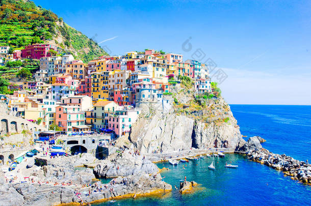 Manarola 的老美丽的村庄在五渔村储备。意大利的利古里亚地区.