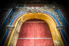 在越南，亚洲顺化市封闭的城堡大门.