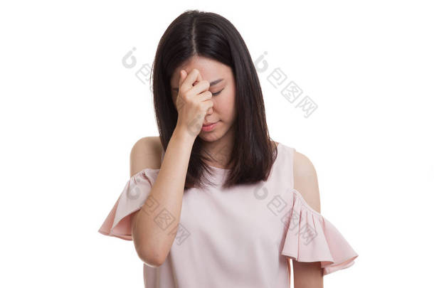 年轻的亚洲业务女人得到了病人和<strong>头痛</strong>.