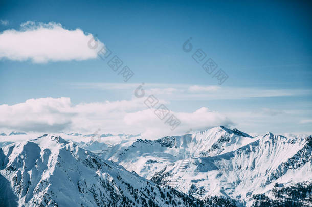 奥地利 mayrhofen 滑雪区美丽的雪山山峰