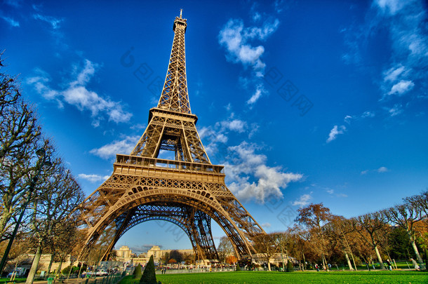 la 埃菲尔铁塔-美丽冬天天在巴黎埃菲尔铁塔