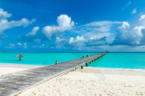 拥有<strong>白色</strong>沙滩和大海的热带马尔代夫岛
