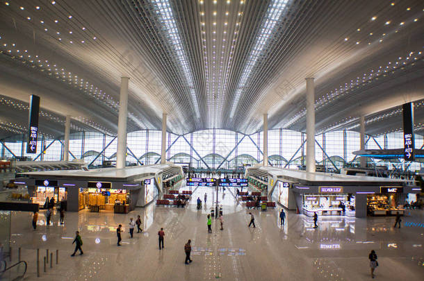 2018年4月26日, 中国南方广东省广州市白云国际机场2号航站楼的内部景观