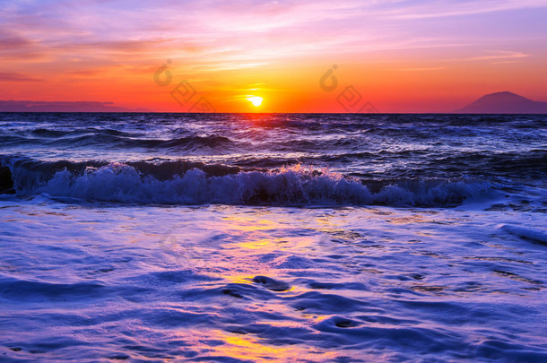 美丽的海上日落