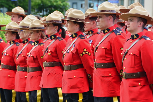 加拿大皇家骑警在制服.