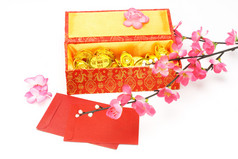 中国新的一年礼盒、 红封包和饰品