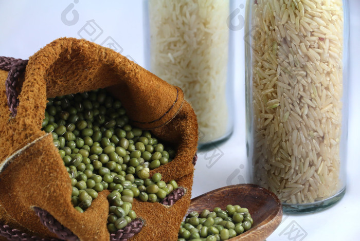 皮袋绿豆图片-包图网企业站