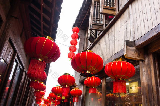 喜庆的中国红灯笼装饰