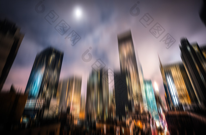 在晚上的曼哈顿照明和夜晚的灯光图片-包图网企业站