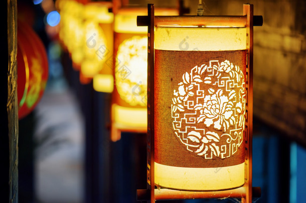传统中国街灯笼在<strong>丽江的夜景</strong>