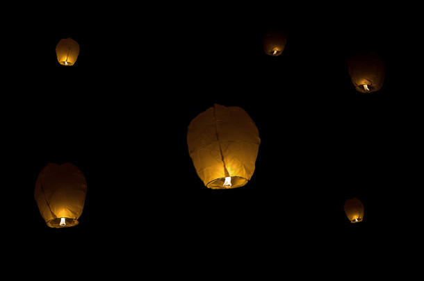 中国民航空中灯笼在夜空的爱