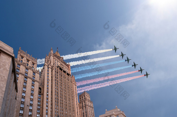 外交部的俄罗斯和俄罗斯的军用飞机的飞行编队，莫斯科，俄罗斯  
