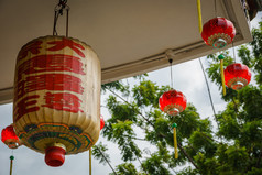 中国寺庙的中国灯笼和风铃