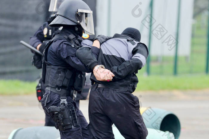 警方在逮捕期间图片-包图网企业站