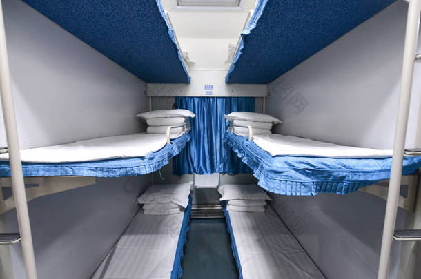 两张床的中国火车车厢