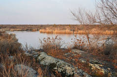 Yaoquan 湖秋季在中国北方的五大连池全球地质公园