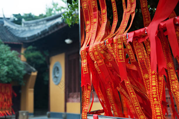 <strong>上海老</strong>佛寺、龙华寺、传统红丝带愿
