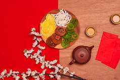 概念平放中国新年食品和饮料静物.