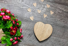 木心和一束玫瑰, 情人节, 爱情, 浪漫的照片, 浪漫的花束与心和礼物, 适合广告