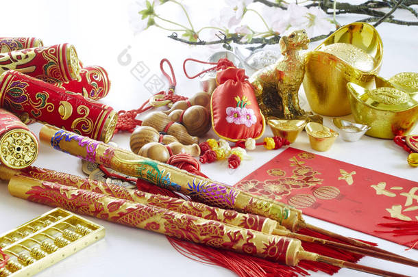 春节装饰品、红鞭炮、金锭