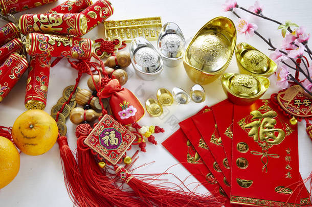 春节装饰品、红<strong>鞭炮</strong>、金锭