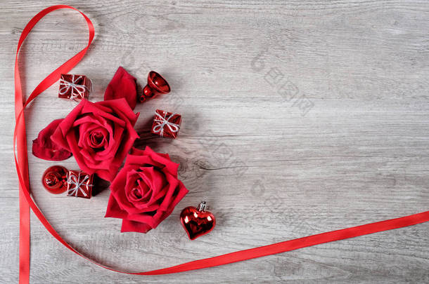 情人节的概念与红玫瑰, 礼品盒和<strong>水疗</strong>