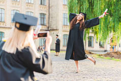 大学毕业时女大学生的部分观照文凭