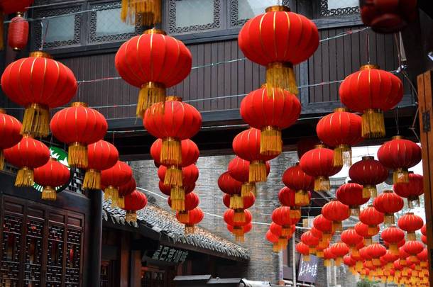中国<strong>四川成都</strong>美丽古城红色传统灯笼