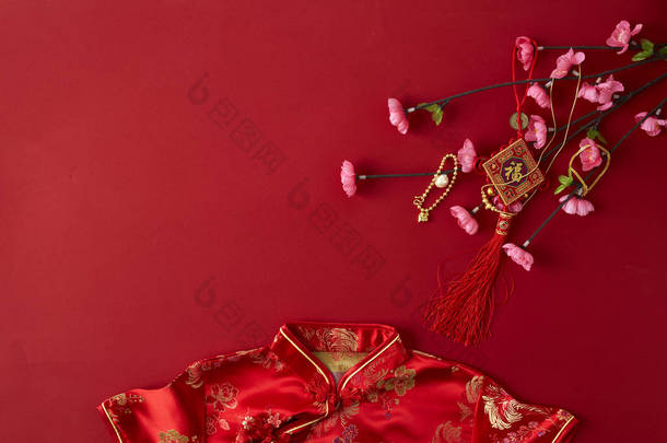 装饰设计中国新的一年2019红色背景。祝福文本意味着快乐, 健康和财富。祝中国<strong>新年好</strong>运。平躺