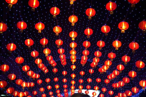 泰国中国新年庆祝活动中装饰着中<strong>国风</strong>格的<strong>红</strong>色吊灯夜景. 