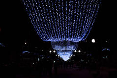 冬季照明灯在戈梅尔, 白俄罗斯在夜间