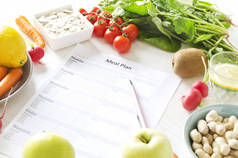 均衡的营养和膳食规划概念。新鲜水果和蔬菜, 种子和坚果健康的生活方式