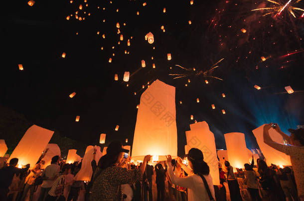 洛伊克拉通节,泰国<strong>新年晚会</strong>与浮动灯笼