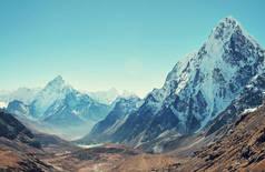 山峰珠穆朗玛峰。在世界的最高峰。国家公园，尼泊尔.