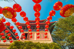 曼谷中国式庙宇的红色宝塔