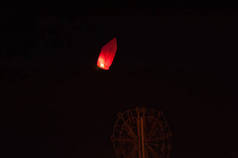 在情人节当天深夜发射气球