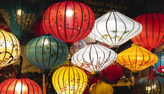 越南海安夜市装饰精美，灯火通明.