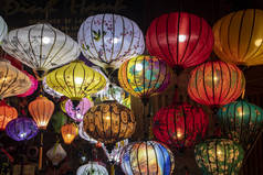 越南海安老城区的传统纸制灯笼 