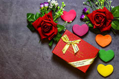 情人节还活着：玫瑰和礼品盒