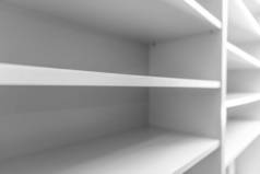 家居装饰。Closet Wardrobe Shelfs Closeup Photo.白色抛光木料. 