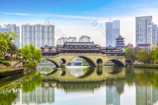 成都市锦江边的建筑景观