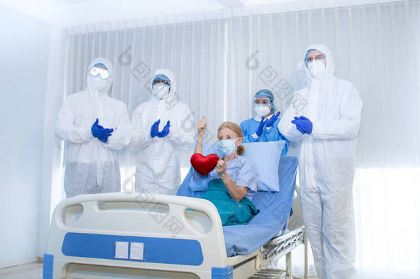 Covid-19爆发期间，<strong>卧床卧床</strong>休息的充分康复病人保持着微小的心脏.