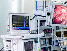 在手术过程中监测病人的重要功能。高科技医疗设备。二.身体状况指标.