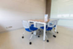 空荡荡的现代会议室、会议室、会议室的抽象背景