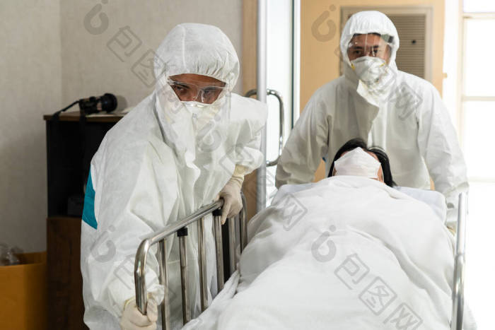 急诊医生和医生将病人转移到医院的急救室医-包图企业站