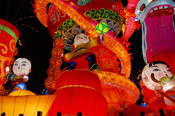 <strong>中国</strong>四川自贡的自贡灯节。这是<strong>中国最</strong>大的元宵节之一，是在农历新年前后庆祝的。代表幼儿的灯笼展览.