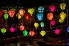 越南海安市的灯笼和旅游船