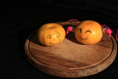 黑背景的橘子新鲜水果
