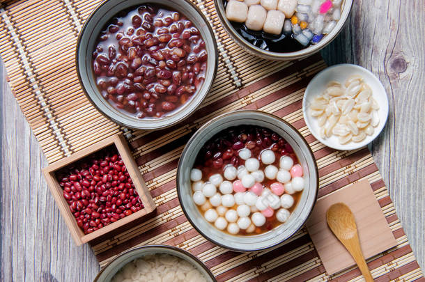 中国的糯米球，中国人在元宵节、中国结婚日和冬至节上吃中式甜食 