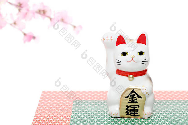 <strong>日本</strong>的幸运<strong>猫</strong>在白色背景下被隔离，<strong>日本</strong>人对这张照片的理解是经济上的好运  
